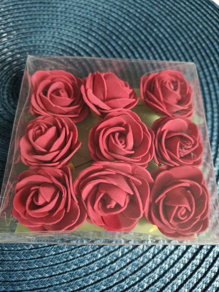 Róże piankowe bordowe