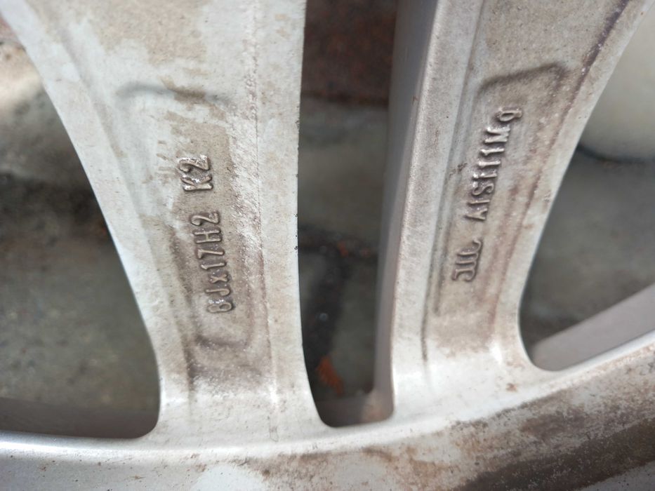 BMW F10/11 felgi 17" z oponami zimowymi