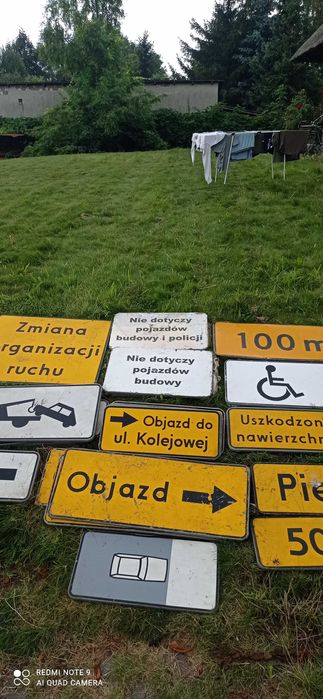 znaki drogowe, tablice informacyjne