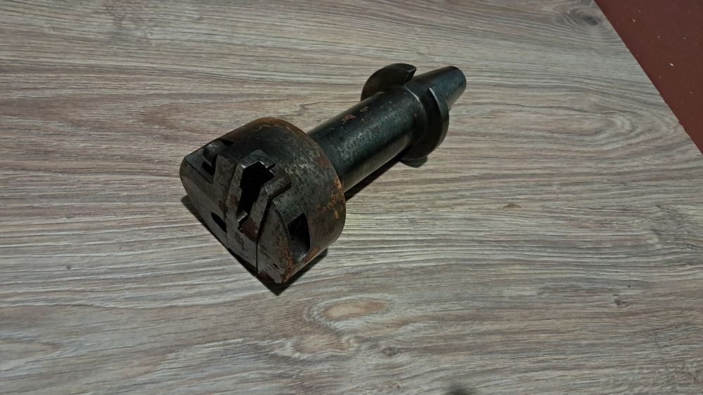 Патрон для резцов к фрезерному станку