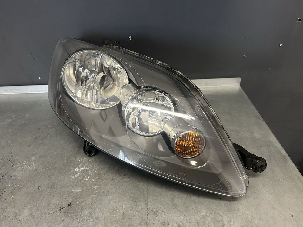 Lampa prawa przód Volkswagen Golf V plus 05-09r. Europa oryginał