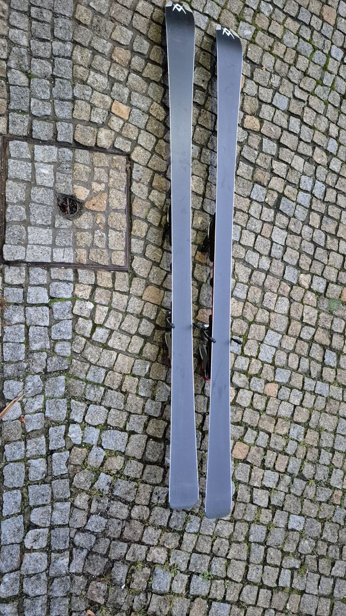 Skis völkl carver