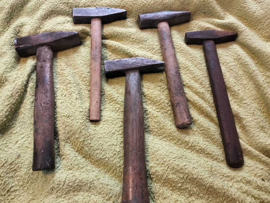 Zestaw zabytkowych młotków 5 kg z trzonkiem