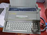 Máquina de escrever - Olivetti Lettera E 504