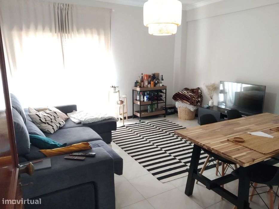 Apartamento T 2 Colina do sol - Amadora