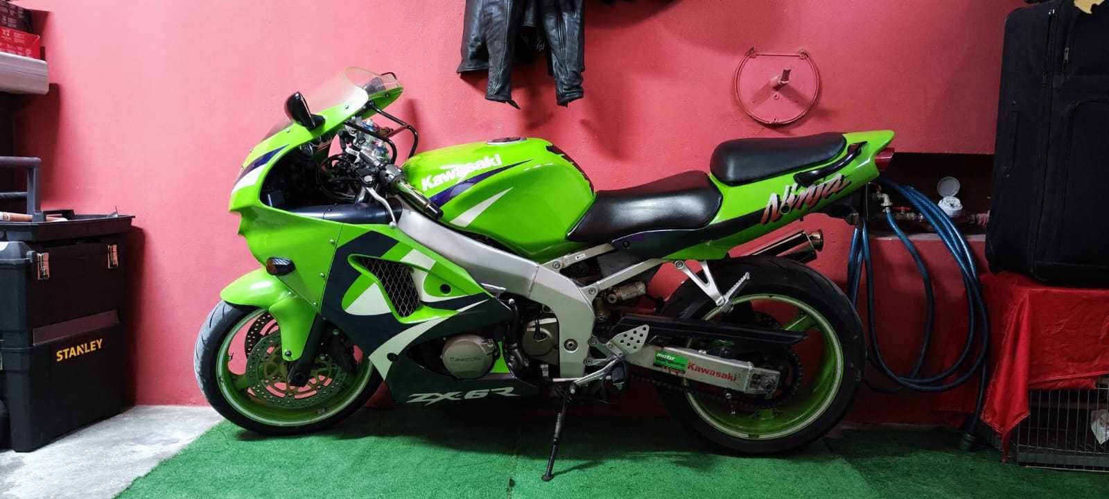Kawasaki Ninja -Exemplar com tudo em dia (Kawasaki zx6r Ninja)