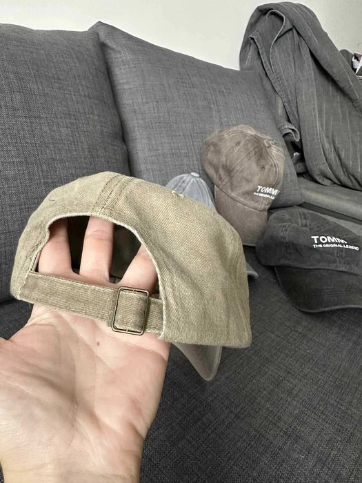 Nowe czapki z daszkiem Tommy