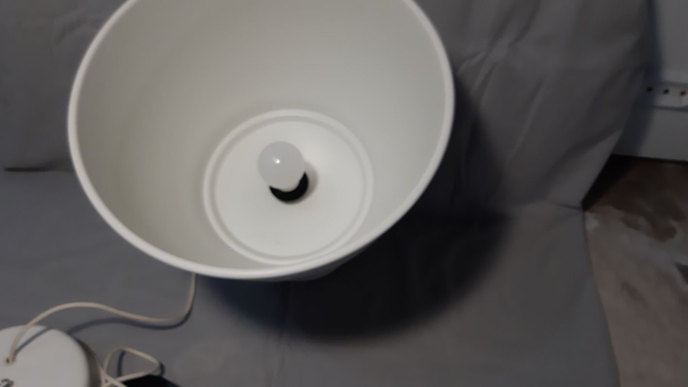Candeeiro branco IKEA