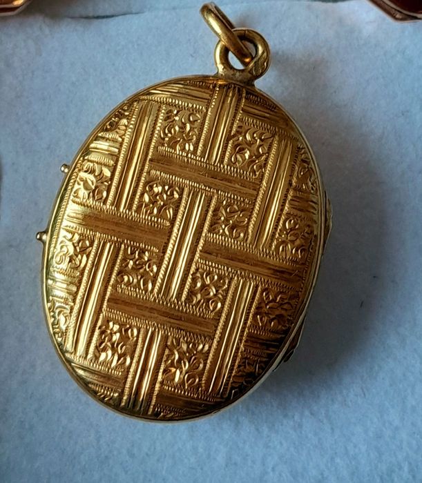 Wisiorek Art Deco Francja Złoto 750 Sekretnik Paryż Certyfikat