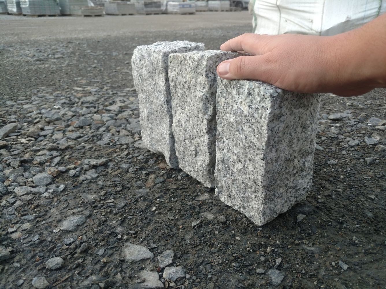 Palisada 40cm kostka granitowa brukowa palisady granitowe kora ziemia