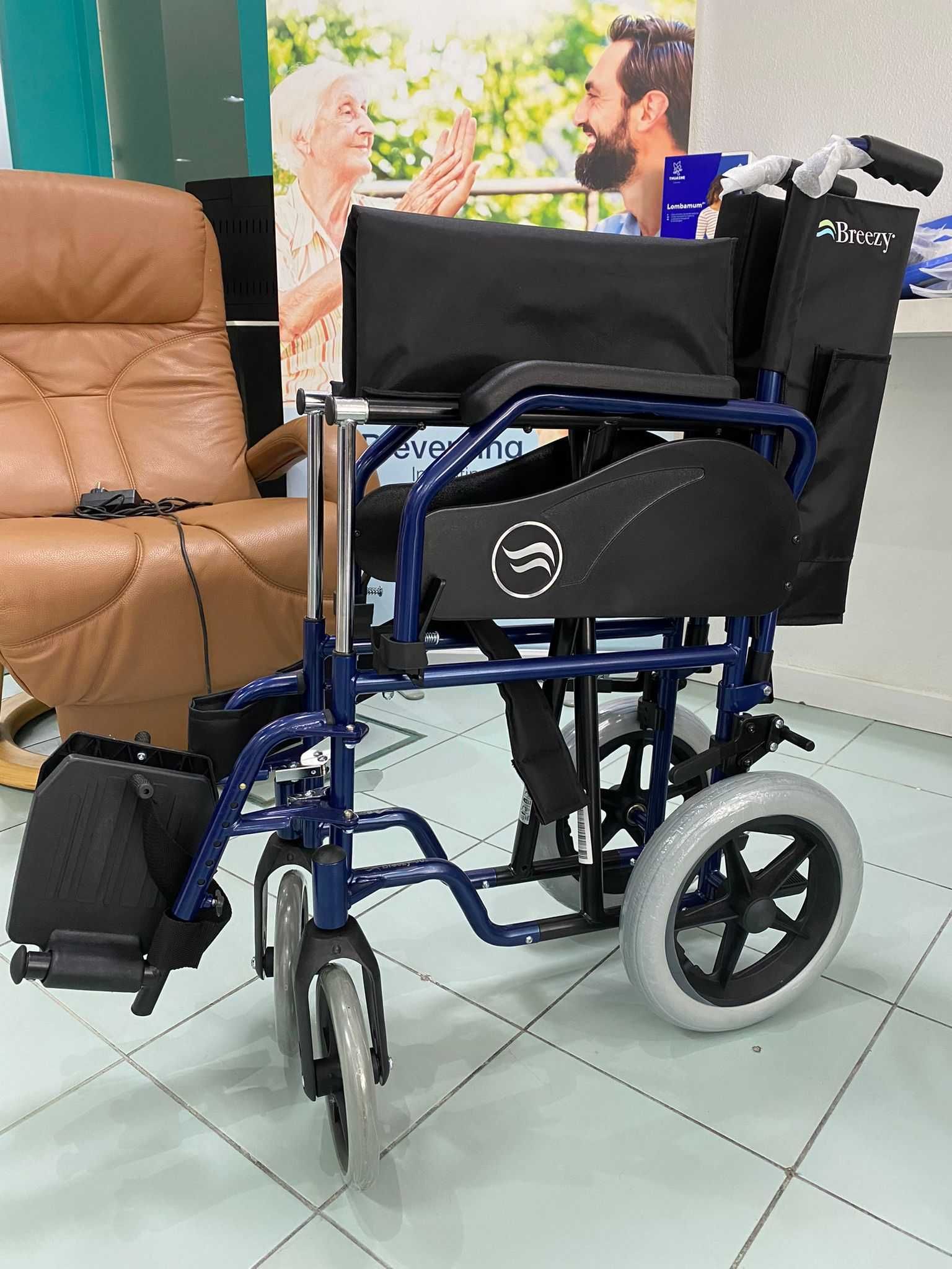 Cadeira de Rodas Breezy 90 com rodas de passeio