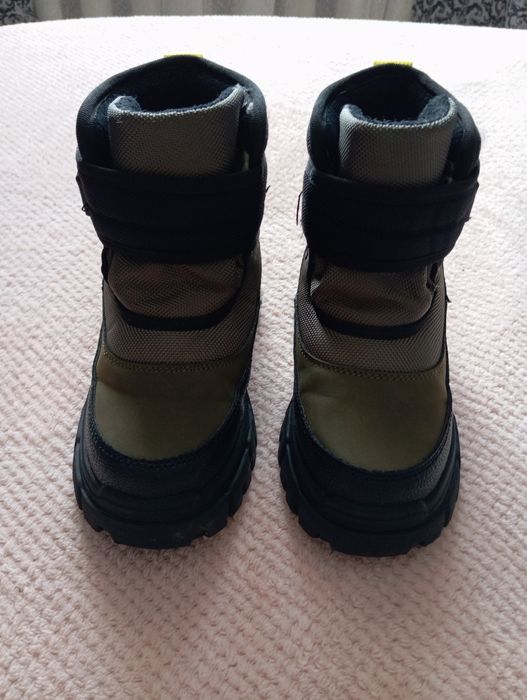 Продаються зимові черевики