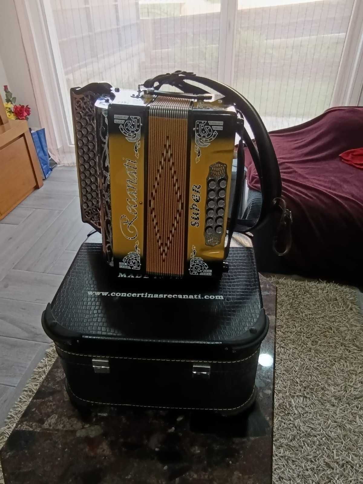 Concertina Recanati em Fá Lá Ré