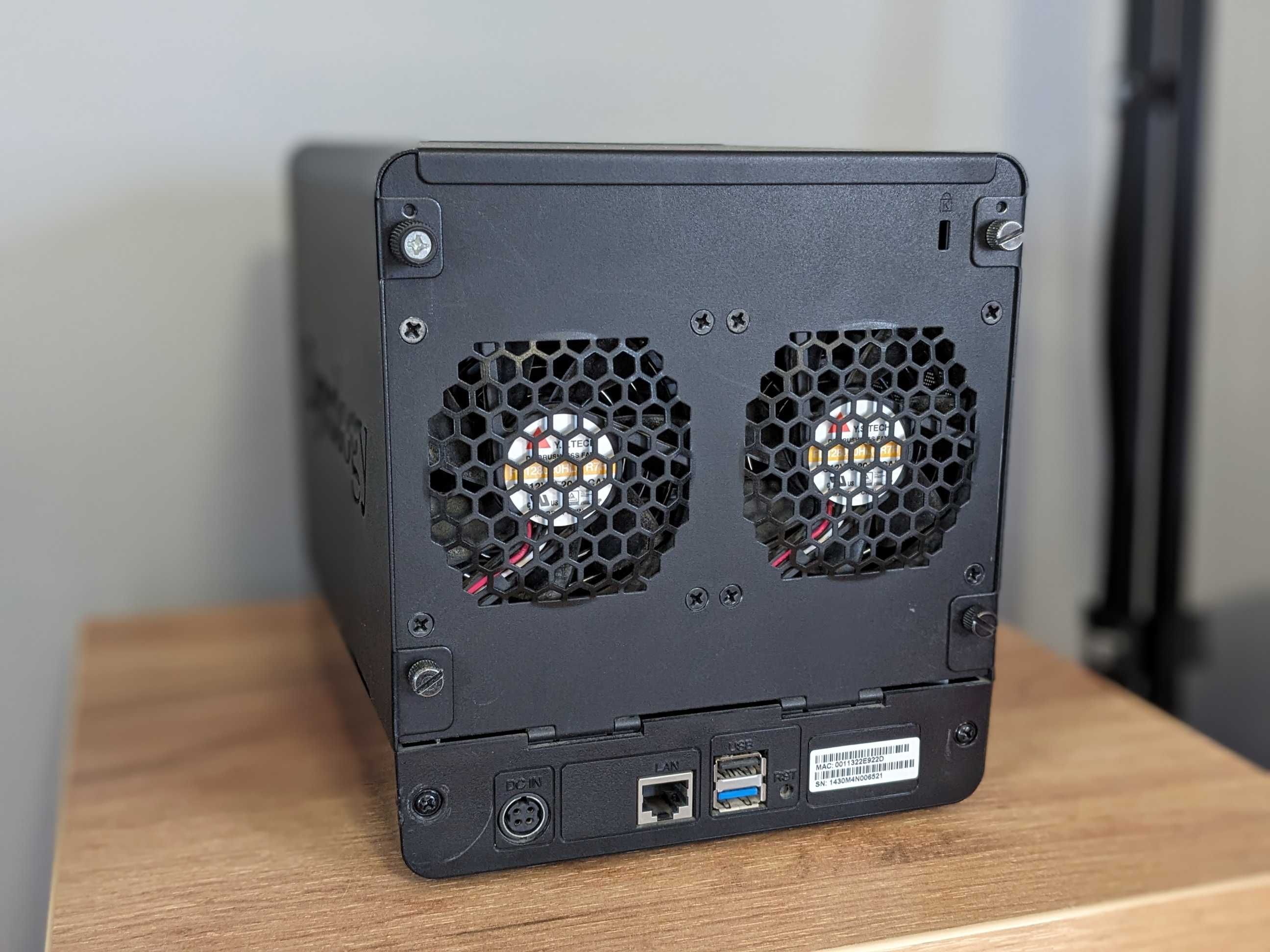 NAS сервер Synology DS414j