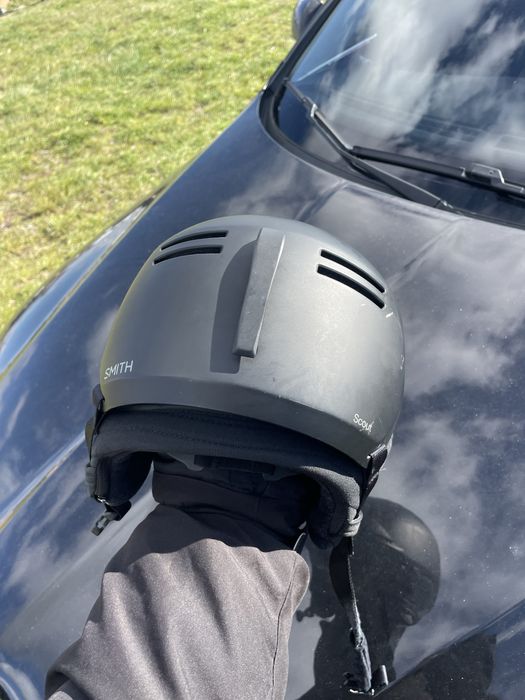 2 Шоломи  Giro/SMITH (лижні-бордичні)