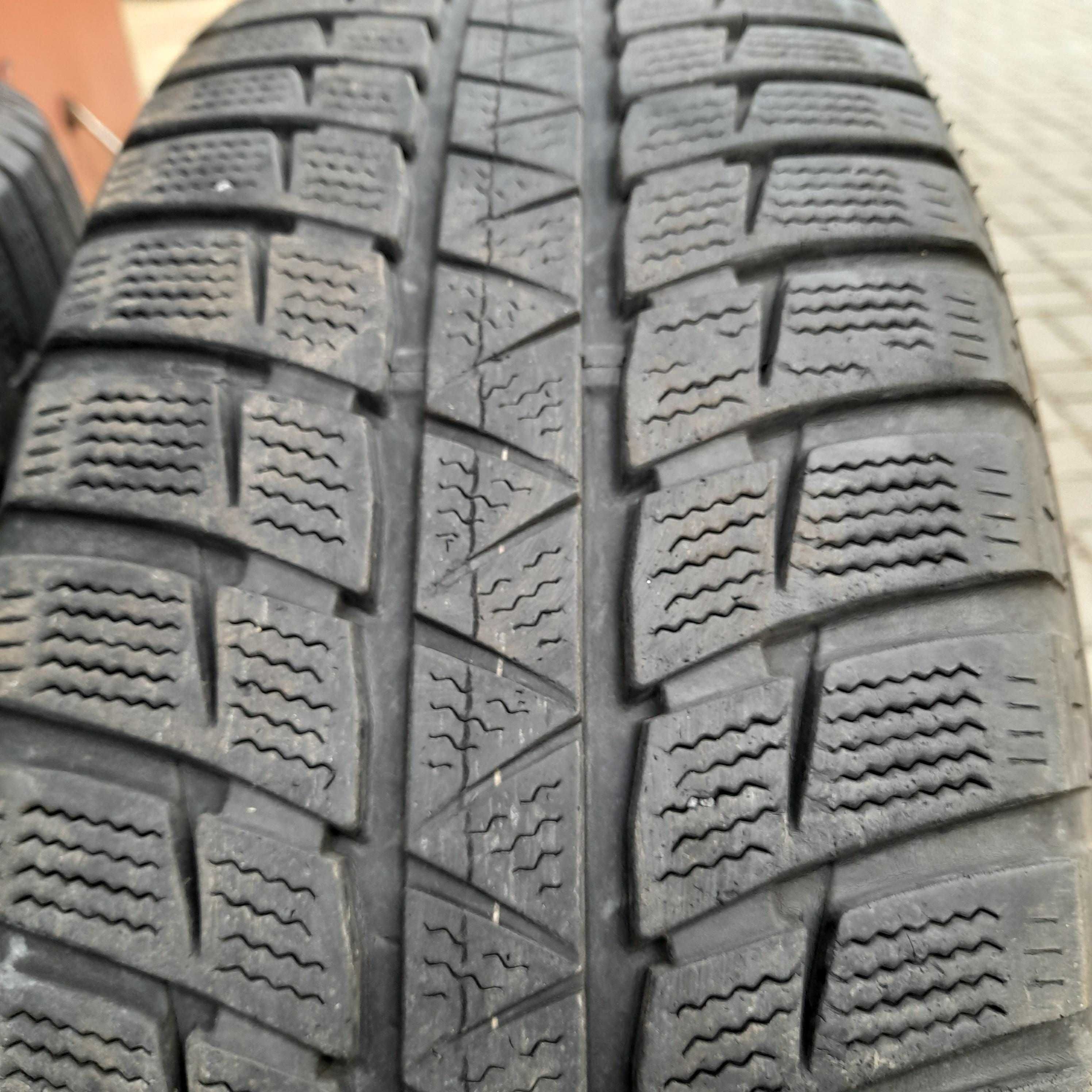 Komplet opon zimowych używanych Falken 205x60 R16