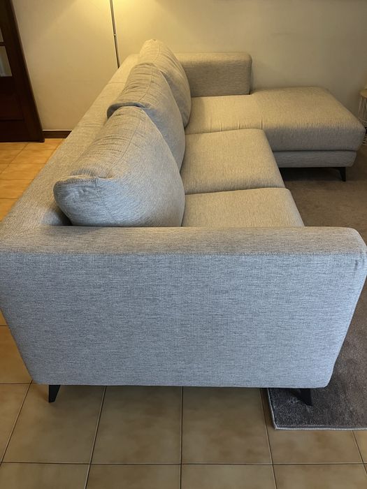 Sofá com chaise-lounge