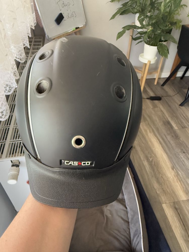 Kask jeździecki firmy casco