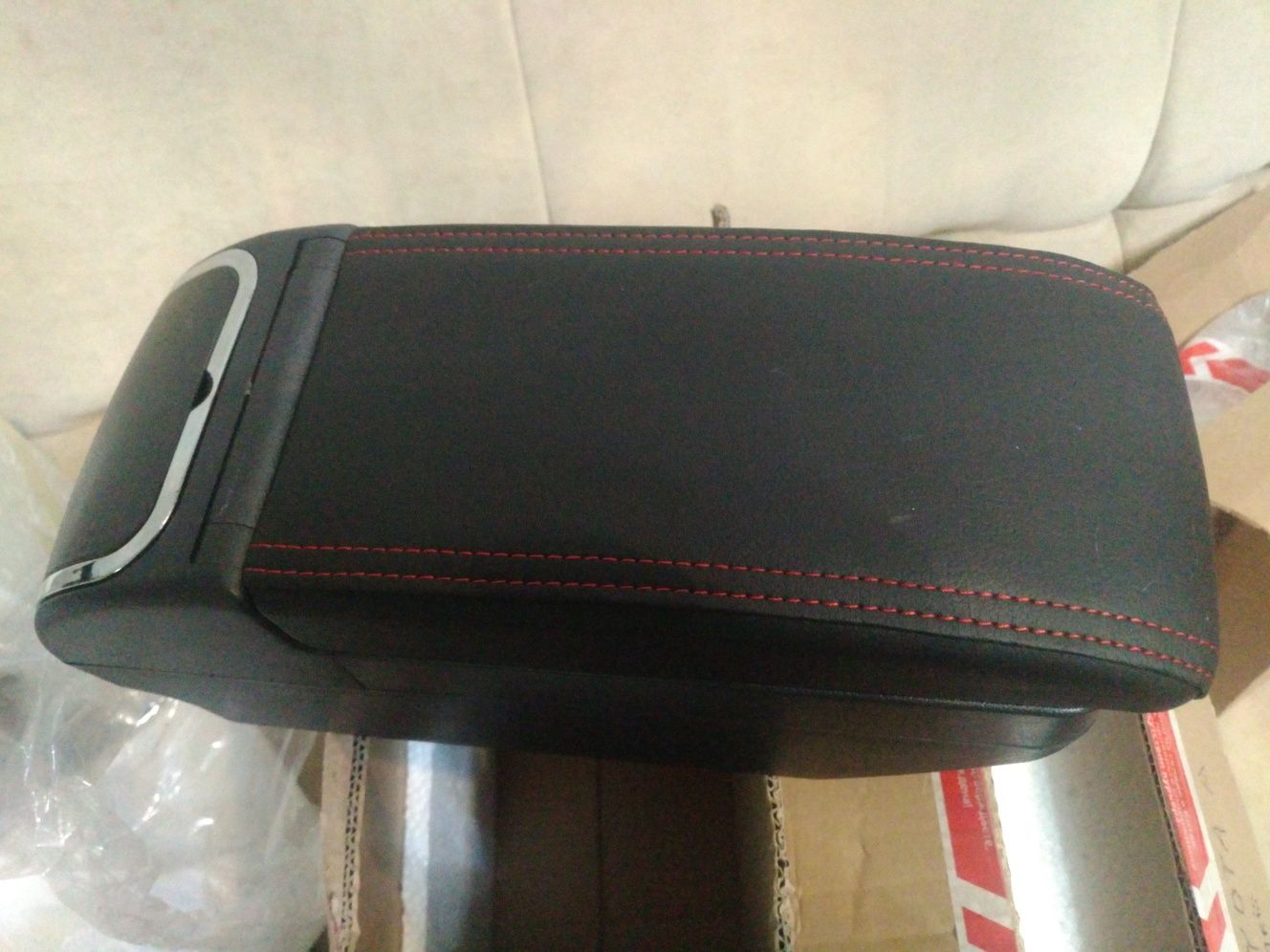Подлокотник Ford Fiesta 2009-2017 и 2011-2019