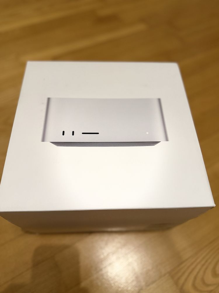 Apple Mac Studio M1 Max 10 core CPU 32 Core GPU 32 GB RAM 2 TB SSD