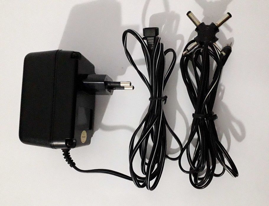 Adaptador Universal MW 500mA (usado)