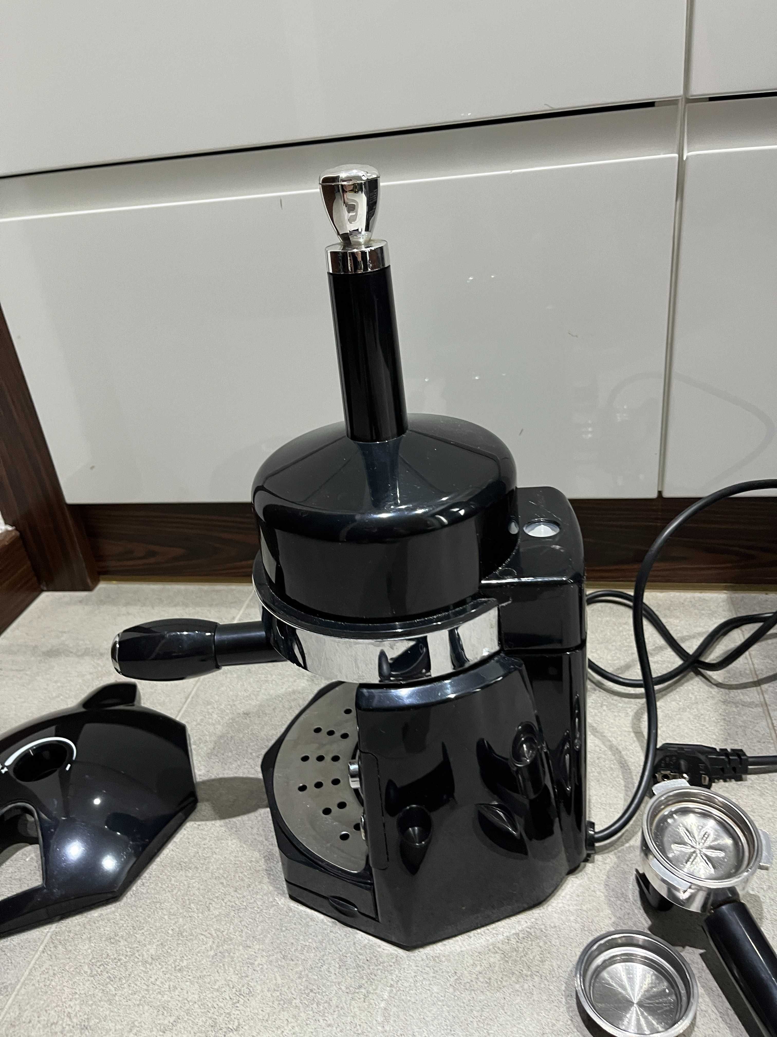 Kolbowy ekspres ciśnieniowy Bialetti Mokona 1200 W czarny