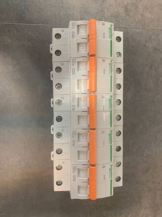 Продам вимикач автоматичний