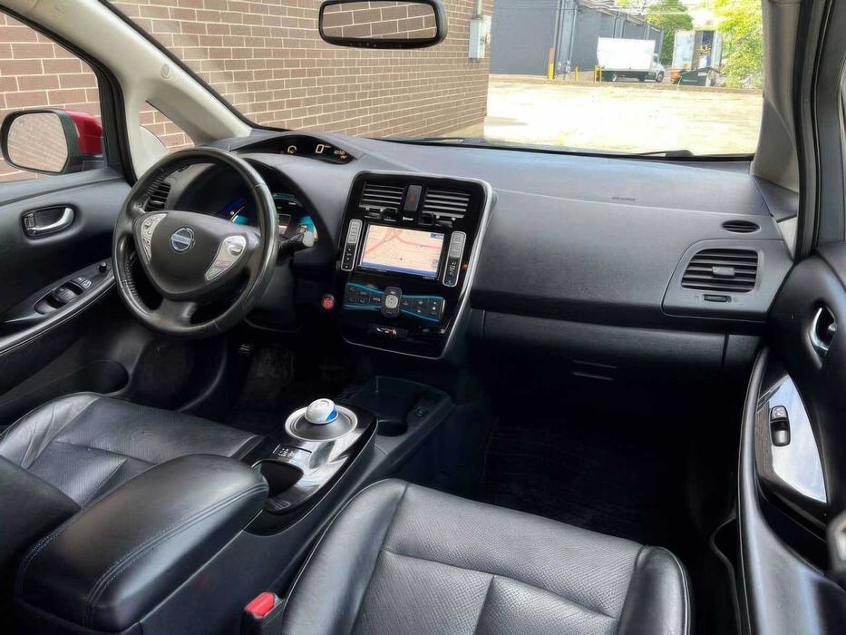 Nissan LEAF      2015