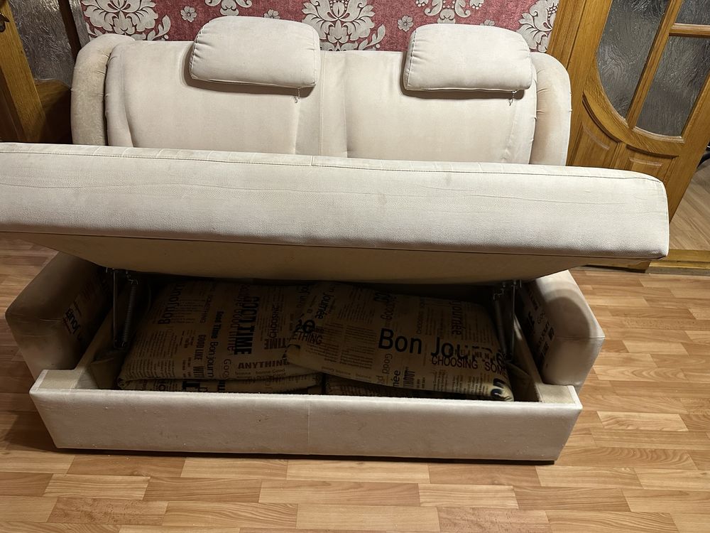 Продаж бу дивану без пошкоджень
