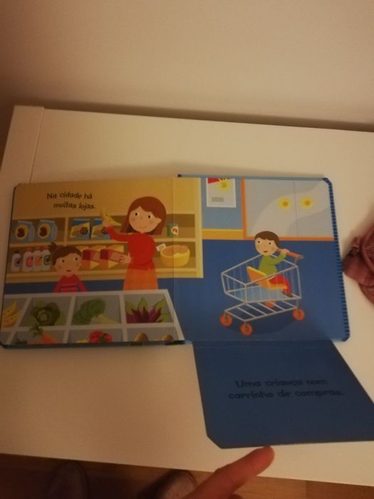 Livro de  bebé NOVO