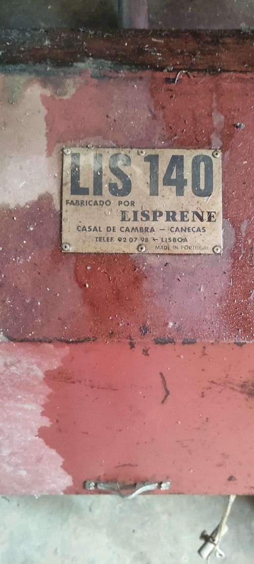 Betoneira usada em bom estado 
Com poucas horas de trabalho .