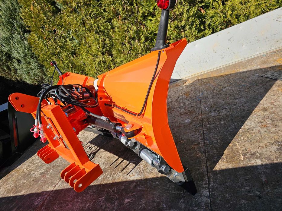 Pług śnieżny do śniegu hydraulicznie składany lekki spych strzałkowy