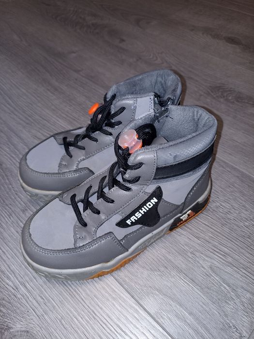 Продам весняні ботінки