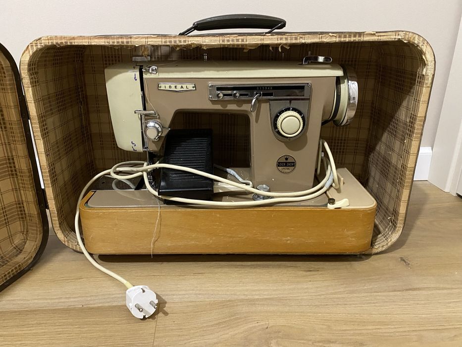 Швейна машинка IDEAL привезена з Німеччини