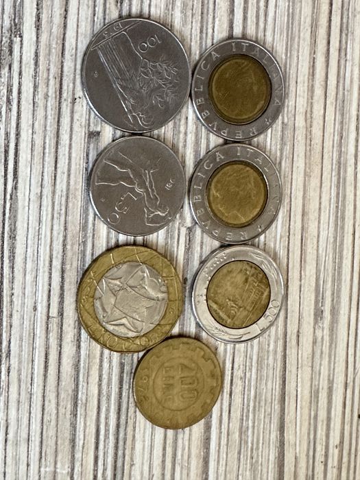 120 монет СССР, французские, немецкие марки, американские центы и т.д