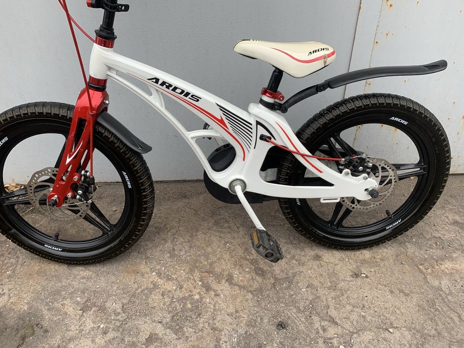 Детский велосипед Ardis,на 18 колесах.