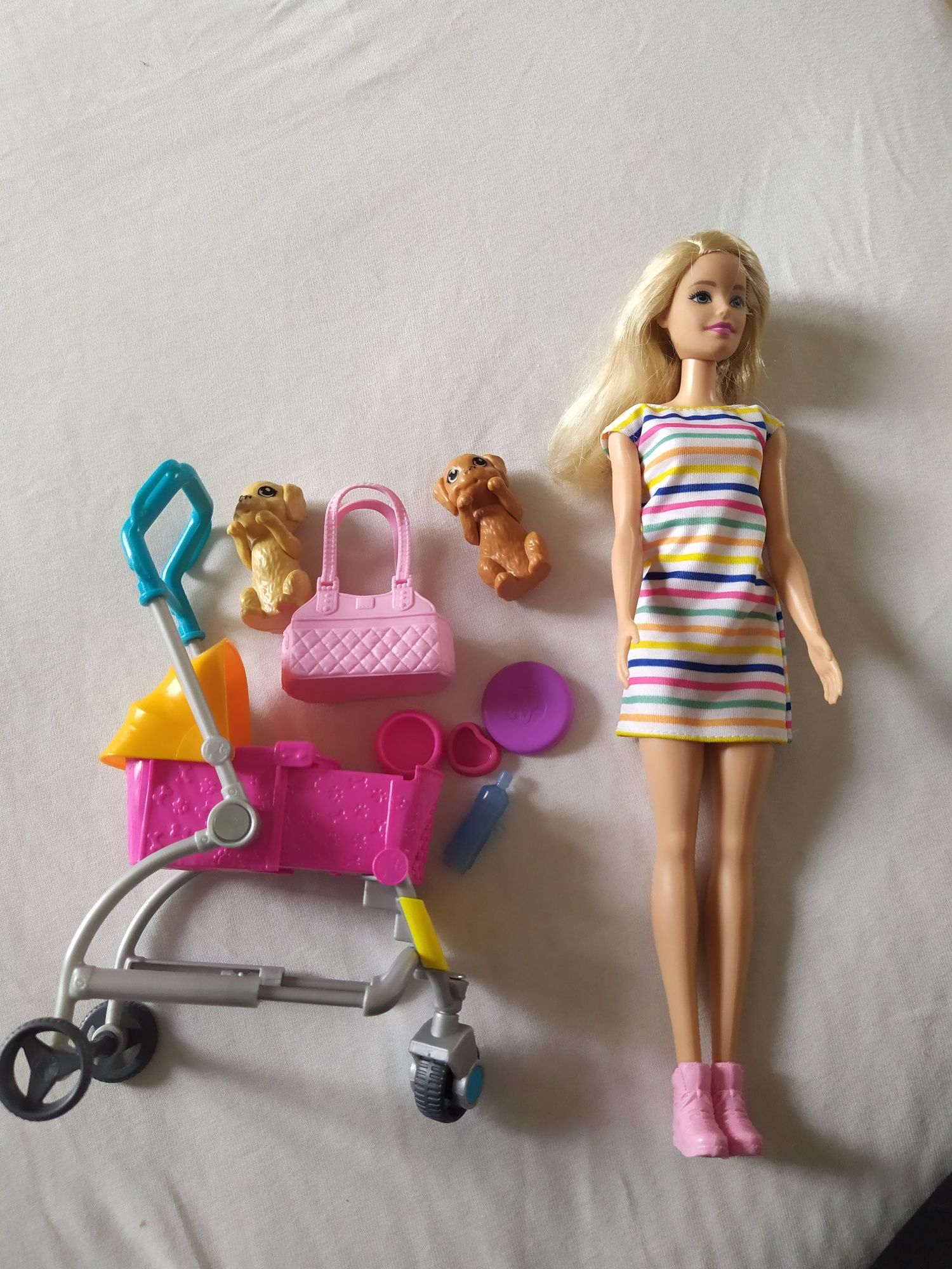 Lalka Barbie z wózkiem i pieskmi