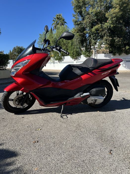 Mota 125cc - PCX de 2017,Bom estado (com banco custom) +\-negociavel