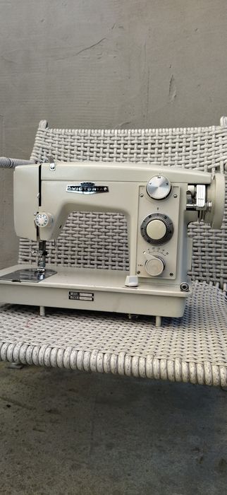 Петлители для оверлока и швейные машинки на запчасти