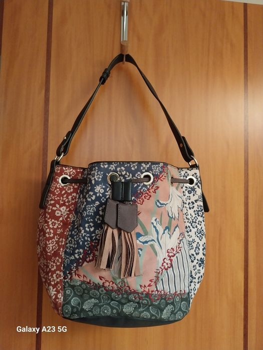 Mala de senhora em emitacão de pele