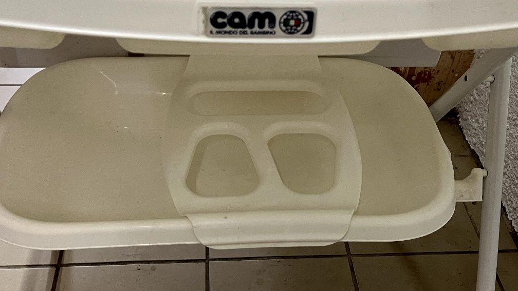 Muda fraldas com banheira CAM