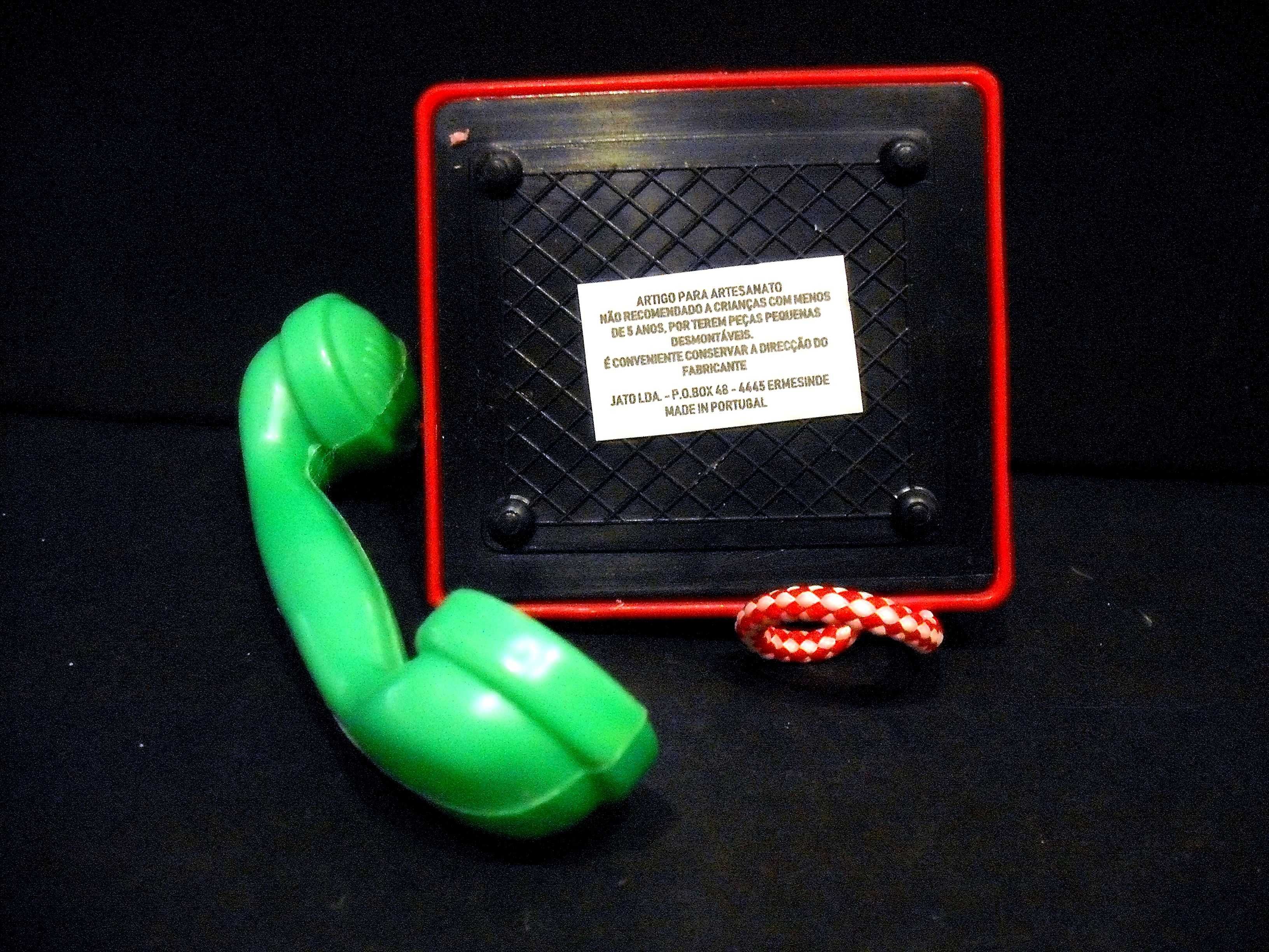 PEPE - Telefone antigo feito em plástico