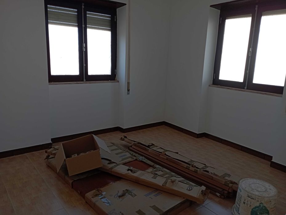 Arrenda-se andar de moradia  T2+1