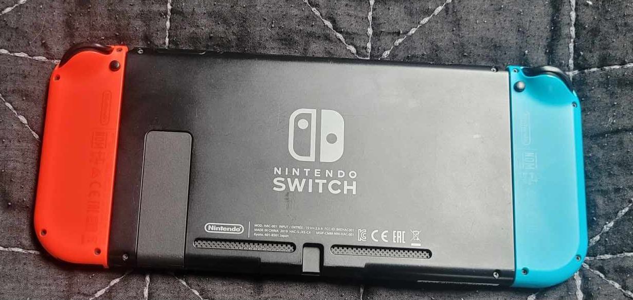 Konsola nintedo switch + 3 gry