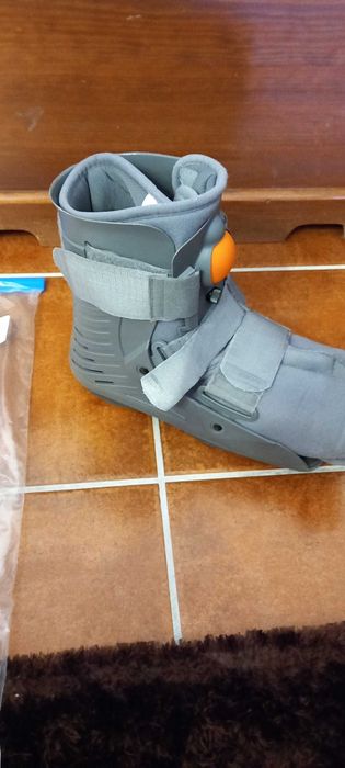 Bota ortopédica insuflável usada 15 dias