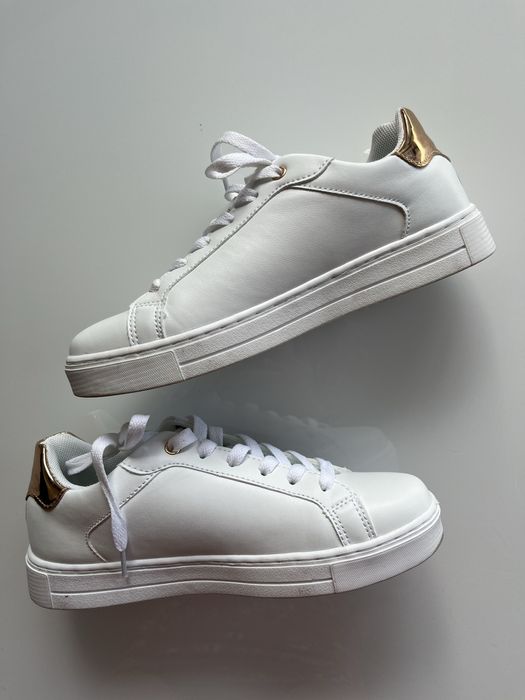 Nowe wiązane tenisówki roz 38 deichmann