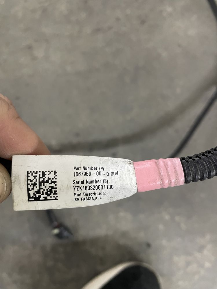 Проводка заднього бампера Tesla 3, 1067959 - 00 -D