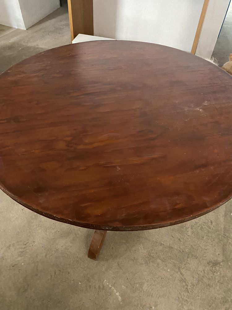 Mesa em madeira maciça