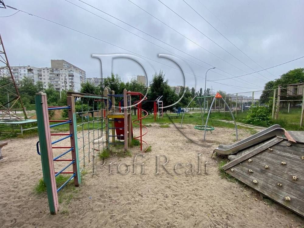 Продаж 3к кв  пр.Правди/Європейського союзу 33 / Виноградар