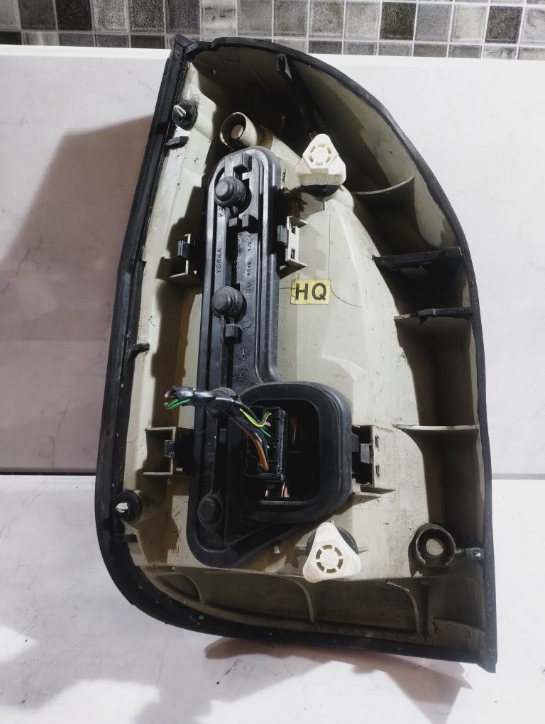 Stan BDB Lampa prawa prawy tył Opel Zafira A